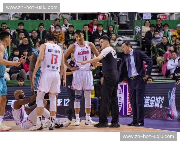 川渝风云再起:四川金强与南京同曦的篮球绝杀与情怀交织 川渝风云再起:四川金强与南京同曦的篮球绝杀与情怀交织